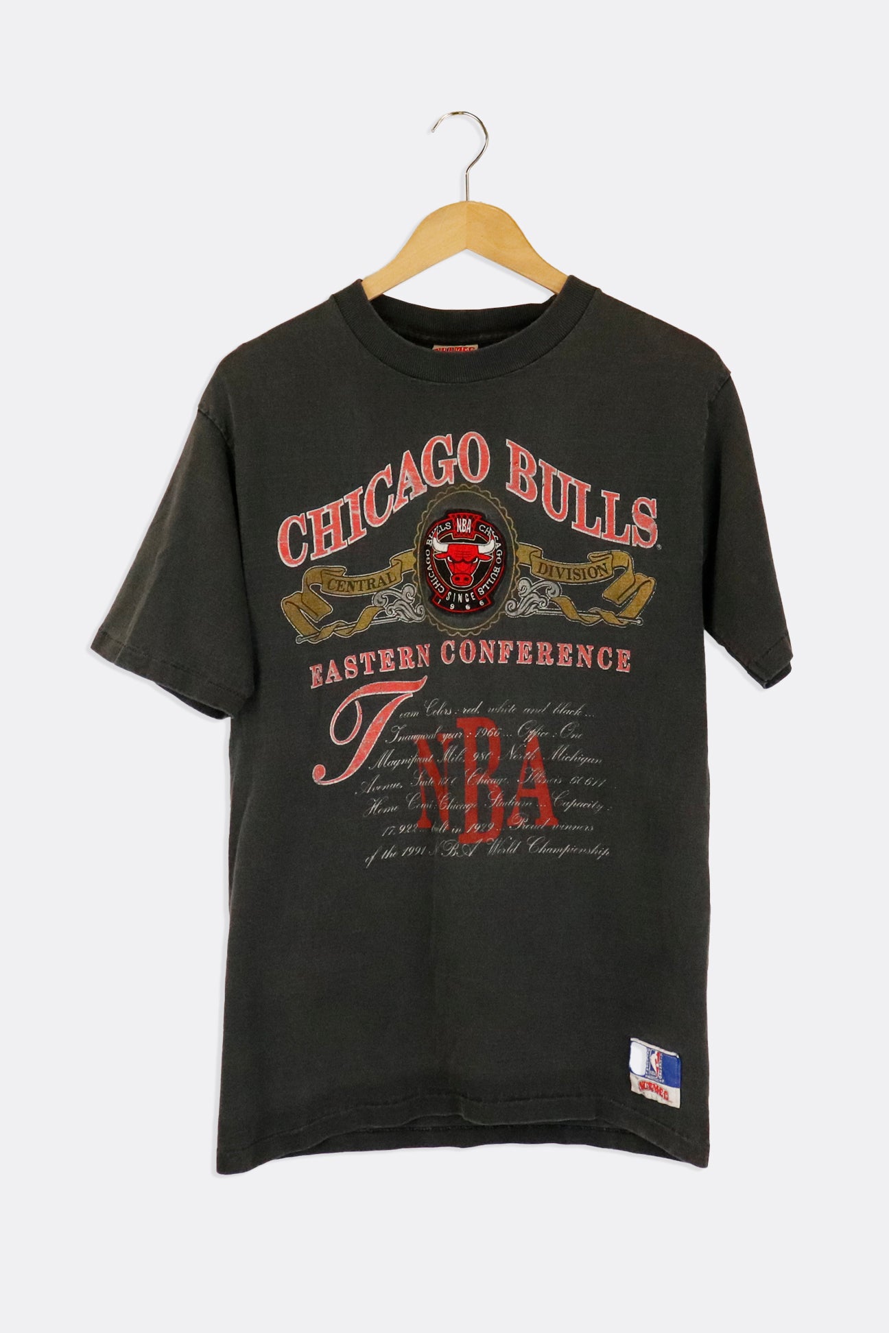 Official New Era Chicago Bulls NBA Fade Logo Red T-Shirt B77_316